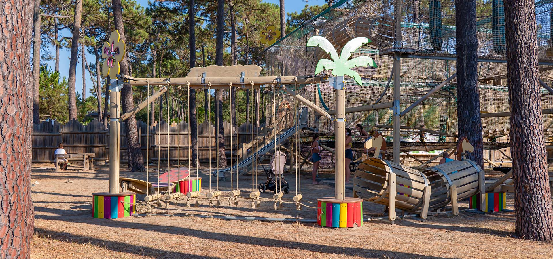 Camping san damiano aire de jeux pour les tout petits
